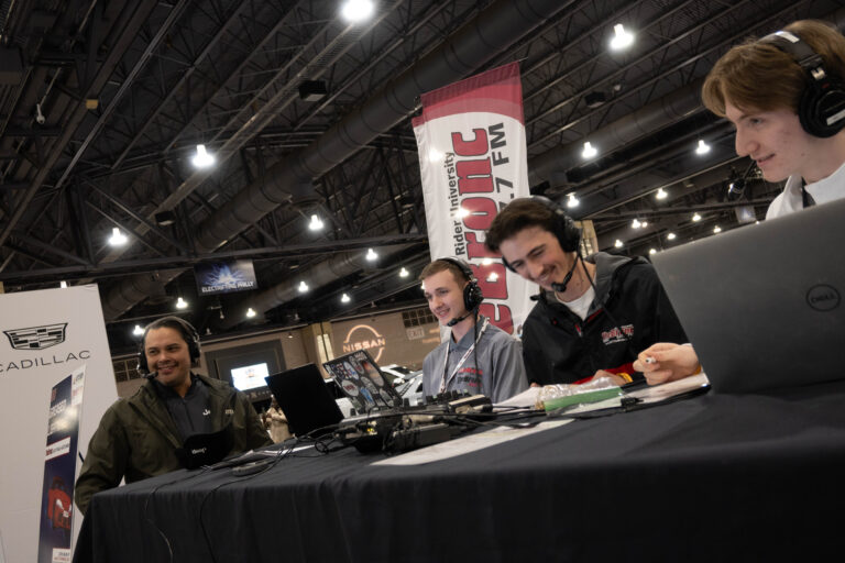 Auto Show Broadcasting 25